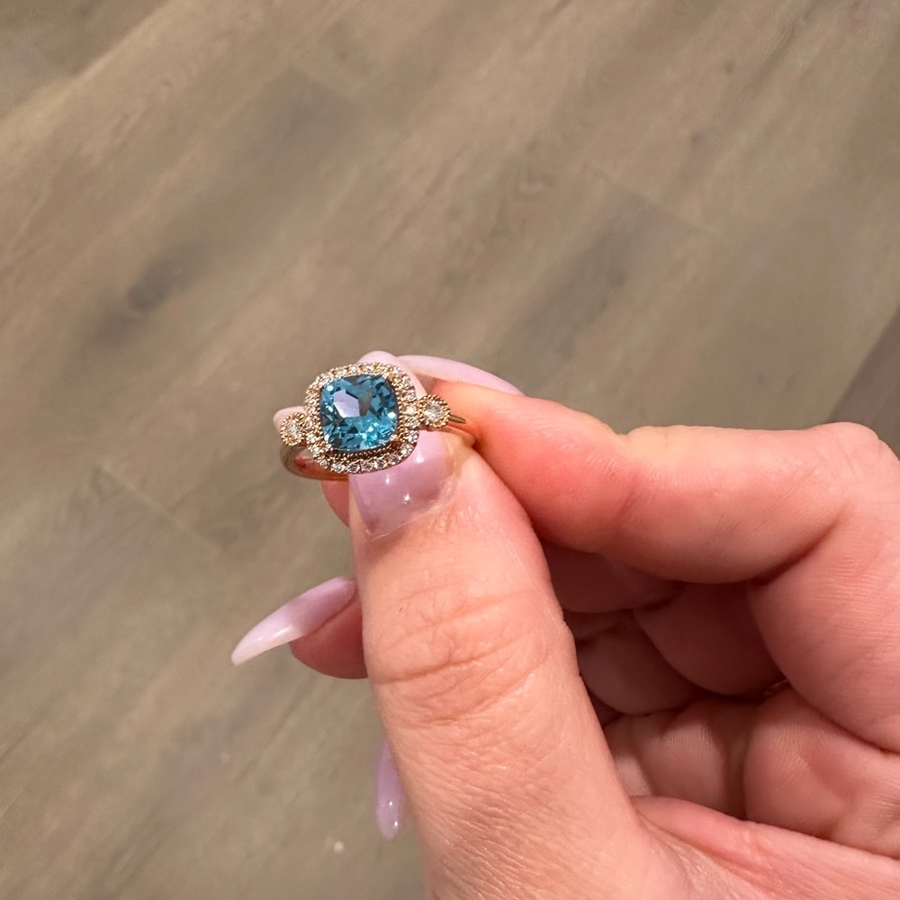 Blue topaz and diamond 14kt rose gold ring
